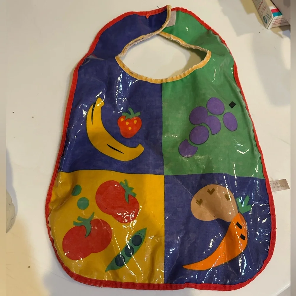 VTG 1993 LVC WELL LOVED COLLECTIBLE WATERPROOF BABY BIB FRUIT VEGGIE COLOR BLOCK